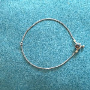 Beautiful silver necklace with black cubic zirconia stone and pearl design